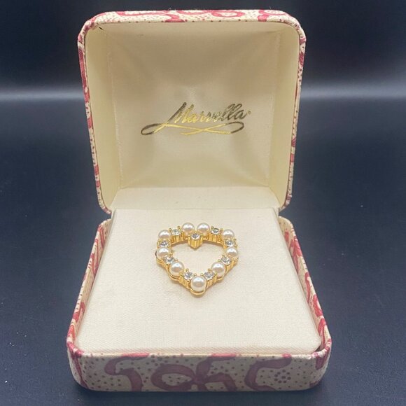 Vintage Marvella Heart Brooch Gold Tone Faux Pearl Rhinestone Pin Original Box - Picture 1 of 7